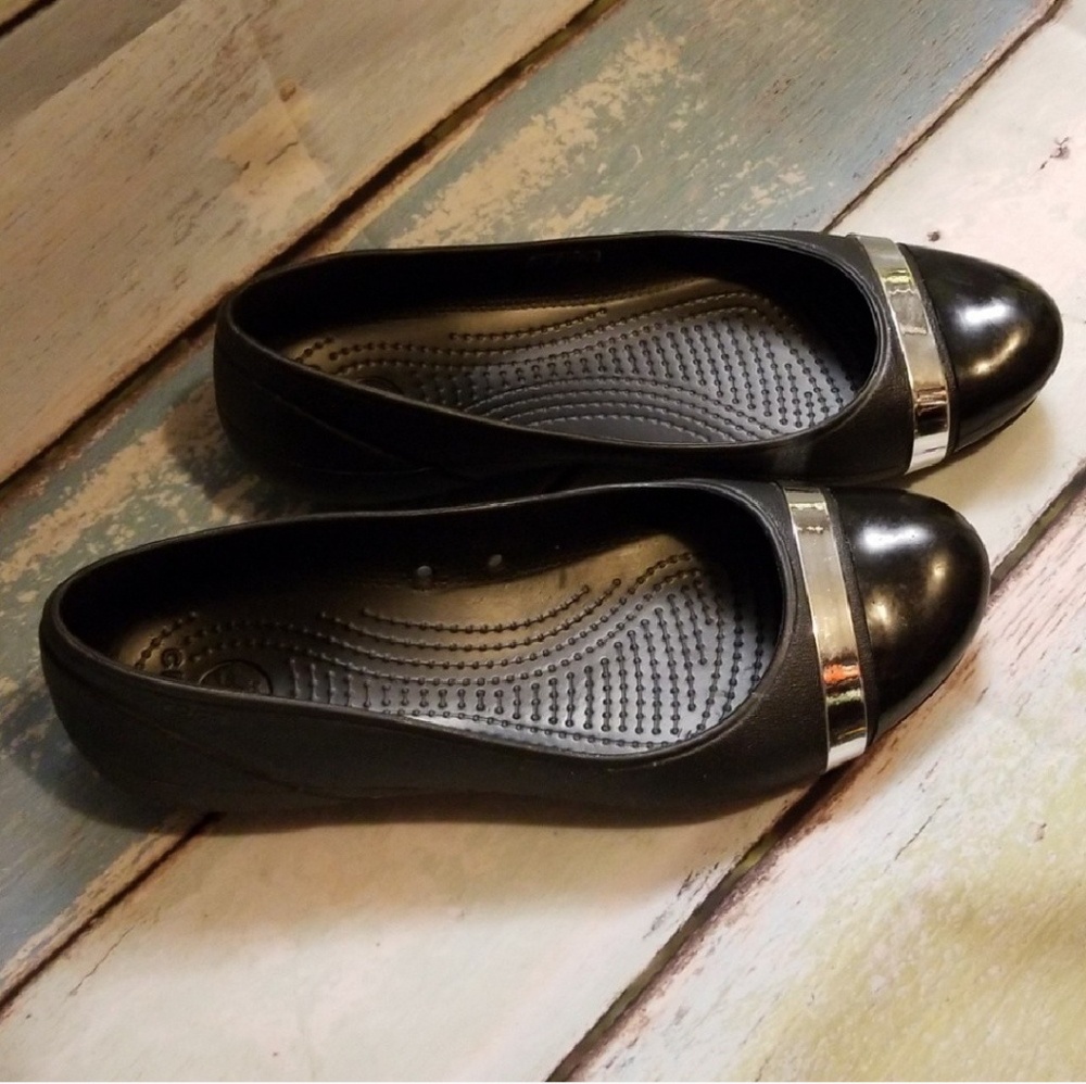 Black cap toe flats